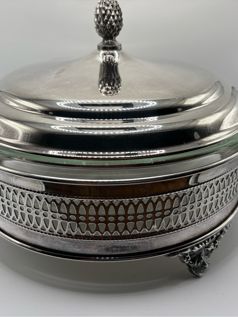 Vtg Pyrex 023 1 1/2 Qt Casserole Dish with Sheffield Silver Co Stand And Lid - Picture 3 of 16